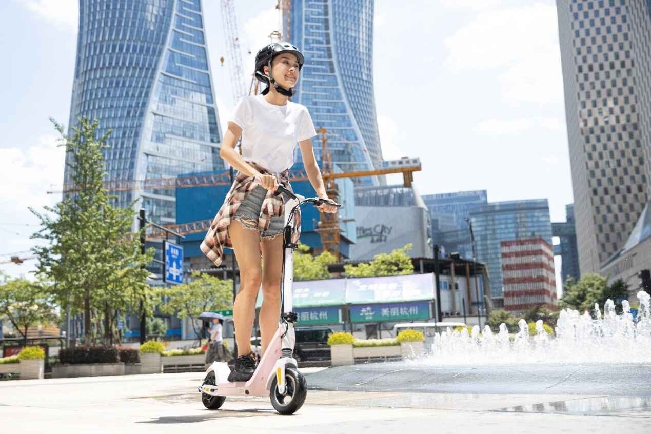 What are the speed limits for electric scooters in European countries?